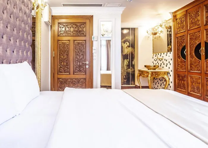 Lovely In Historic Mansion In Beylerbeyi