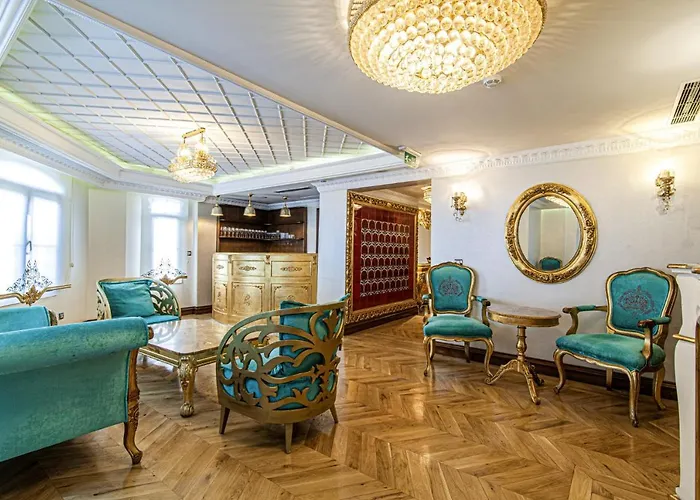 Lovely In Historic Mansion In Beylerbeyi 公寓