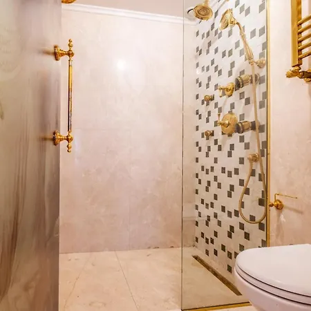 Lovely In Historic Mansion In Beylerbeyi * Isztambul