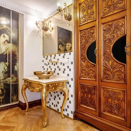 Lovely In Historic Mansion In Beylerbeyi * Isztambul